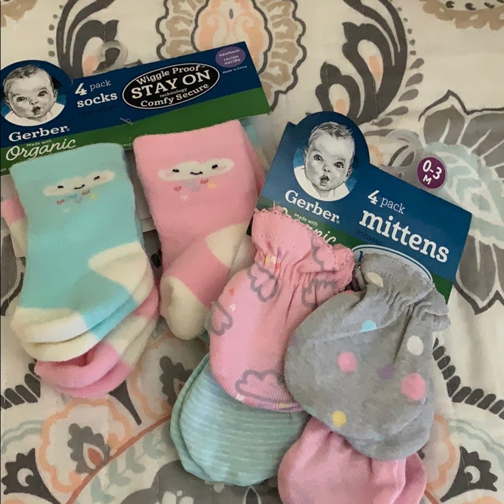 Gerber Organic Socks (4 pack) & Mittens (4 pack)